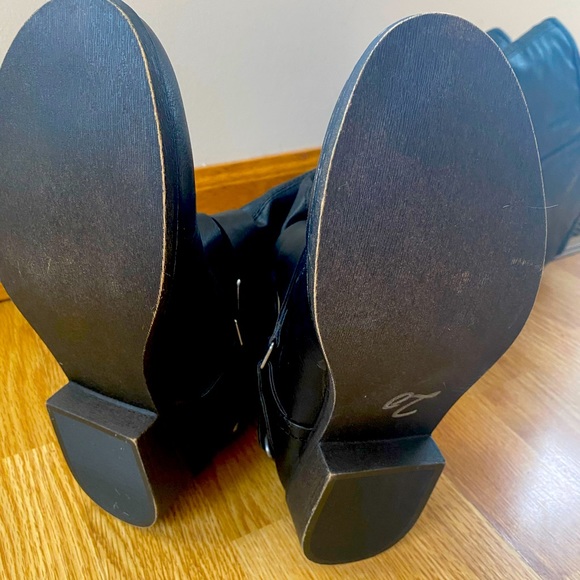 Black buckle boots size 8 - Picture 2 of 5